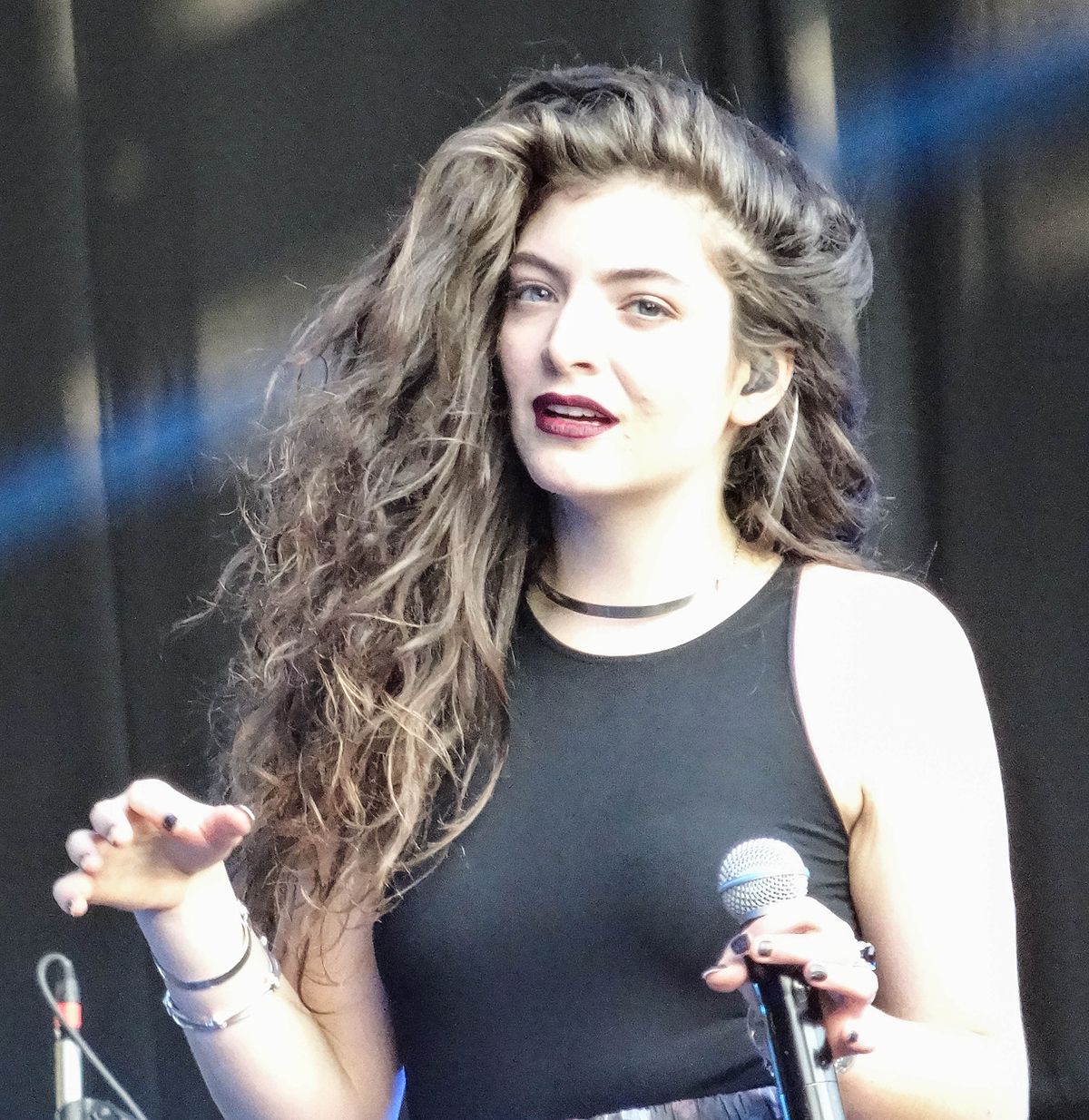 Lorde live performance